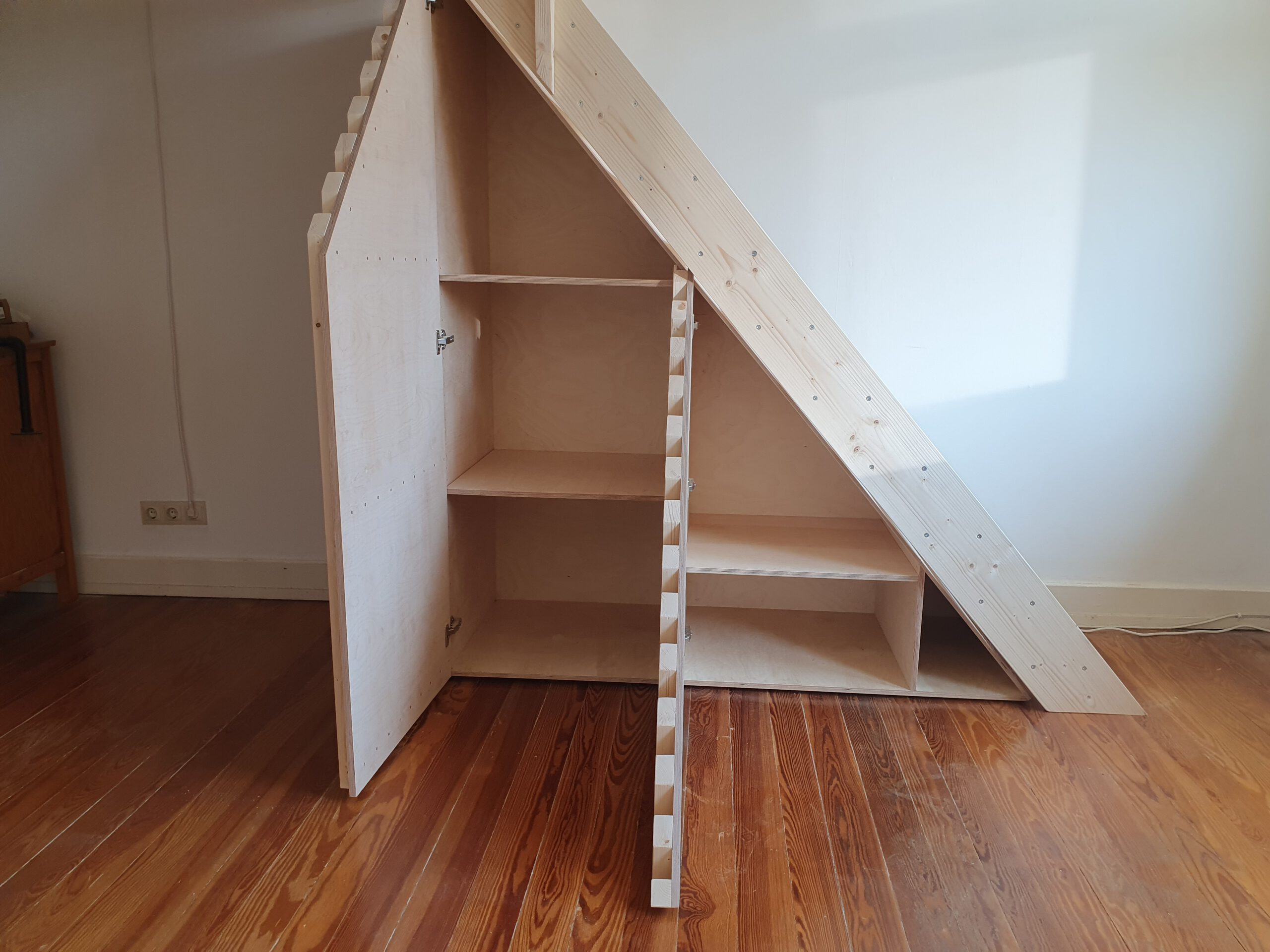 Hochbett in Dachschräge