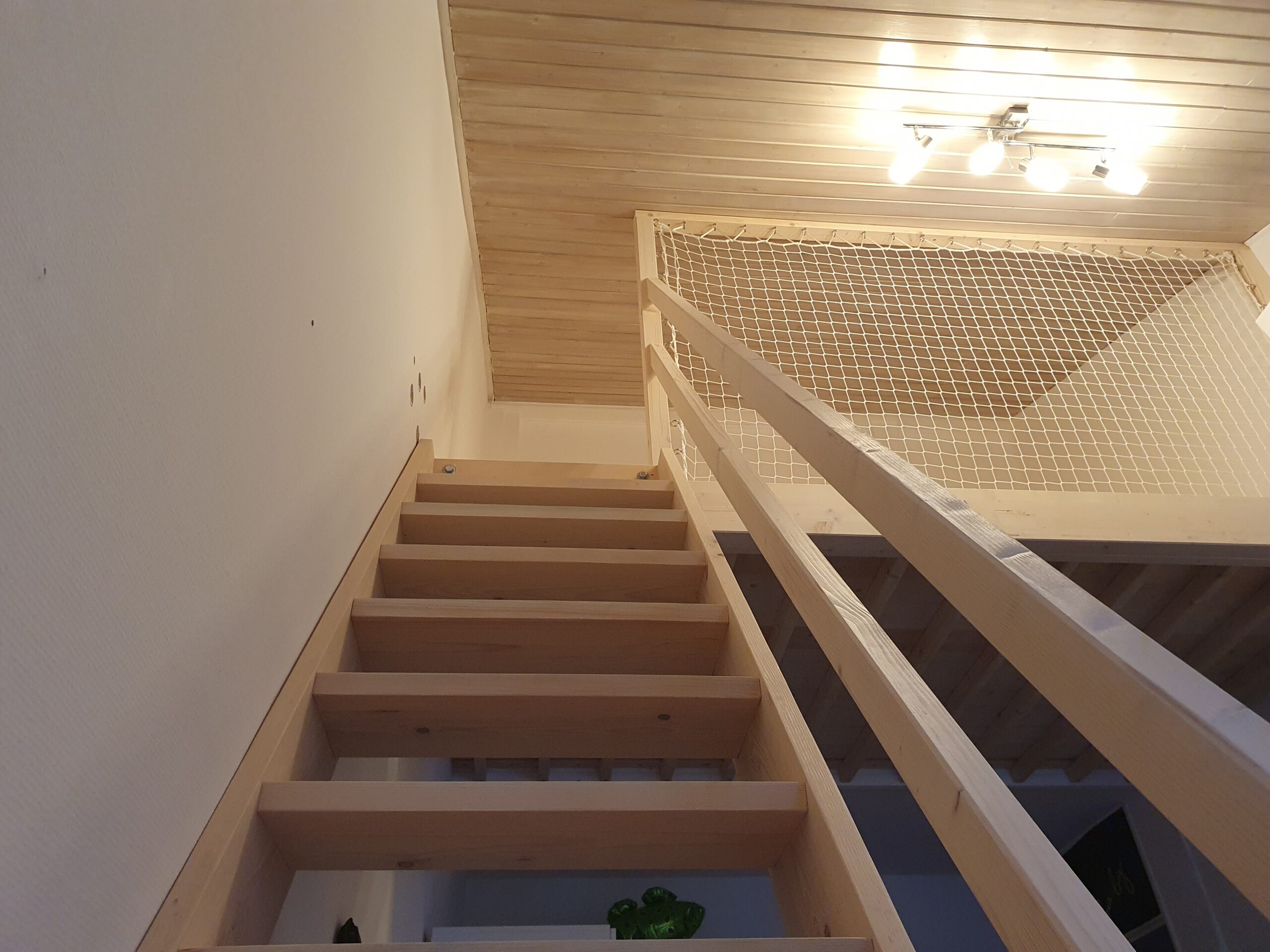 Hochbett in Dachschräge